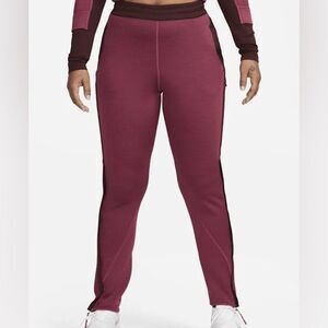 Nike Women’s Thermal Fit Training pants large maroon